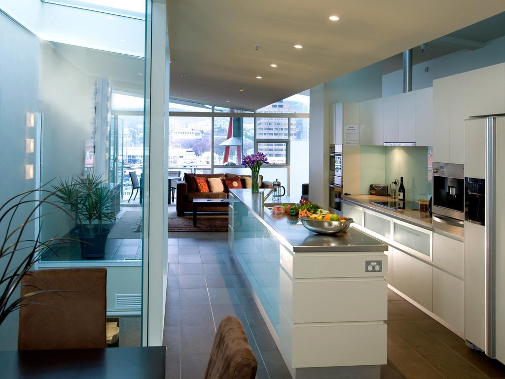 Sullivans Cove Apartments Хоубарт Екстериор снимка A kitchen in a penthouse apartment