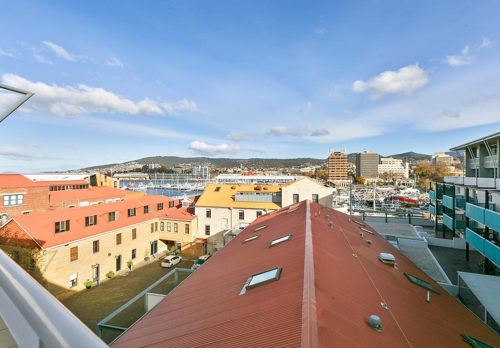 Sullivans Cove Apartments Хоубарт Екстериор снимка View of the Hobart CBD from the rooftop of the Wrest Point Casino