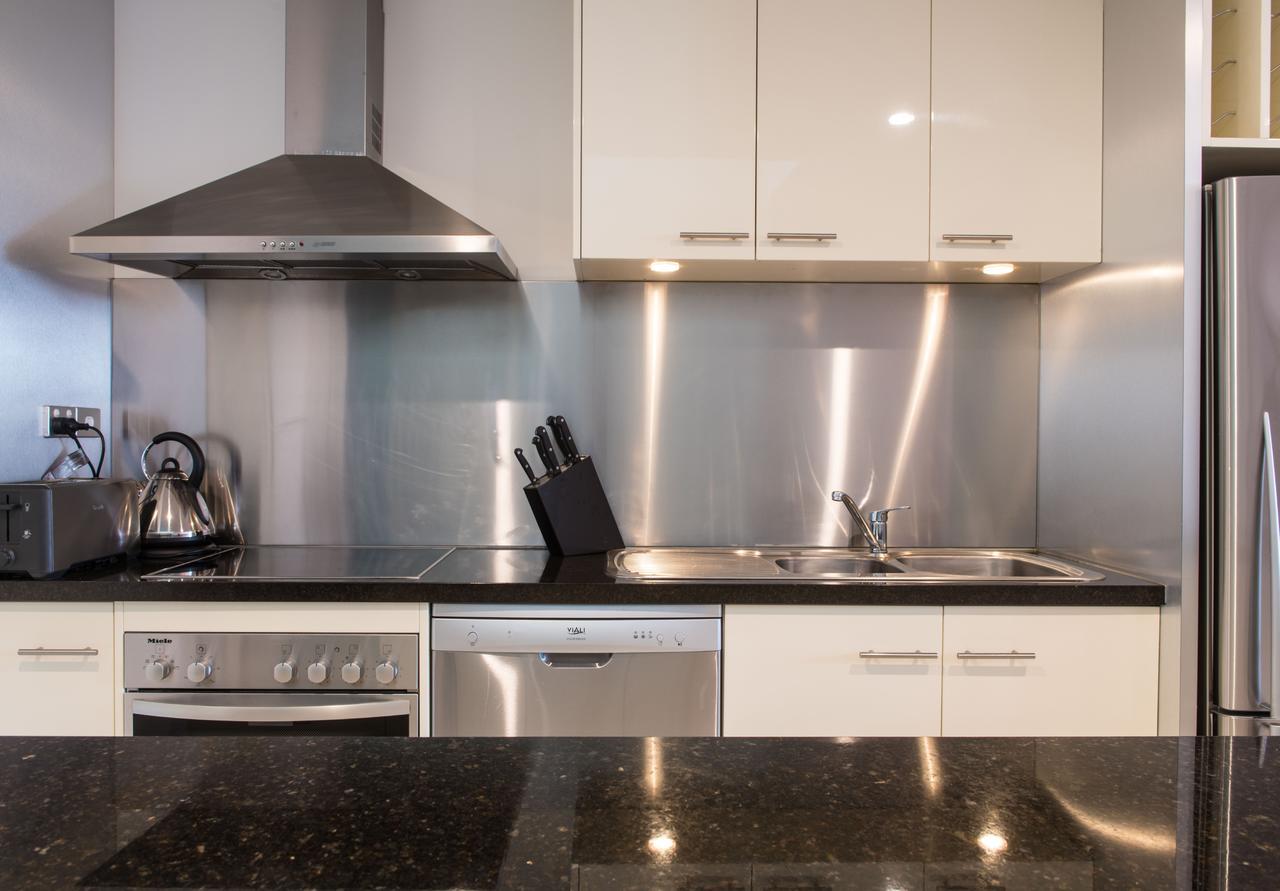 Sullivans Cove Apartments Хоубарт Екстериор снимка A modern kitchen