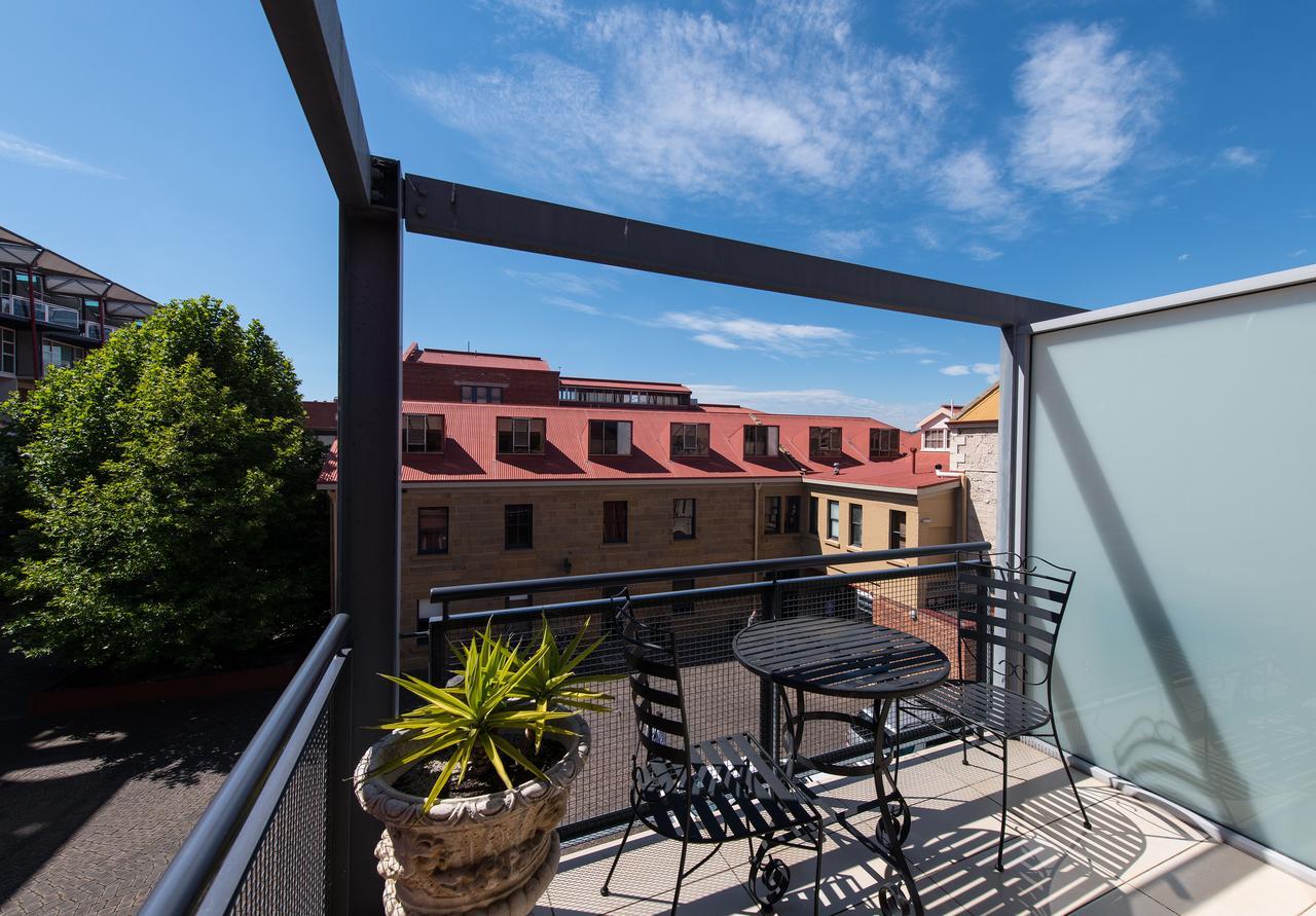 Sullivans Cove Apartments Хоубарт Екстериор снимка A balcony in Stockholm, Sweden